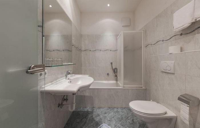 Hotel Angelica Merano Bagian luar foto